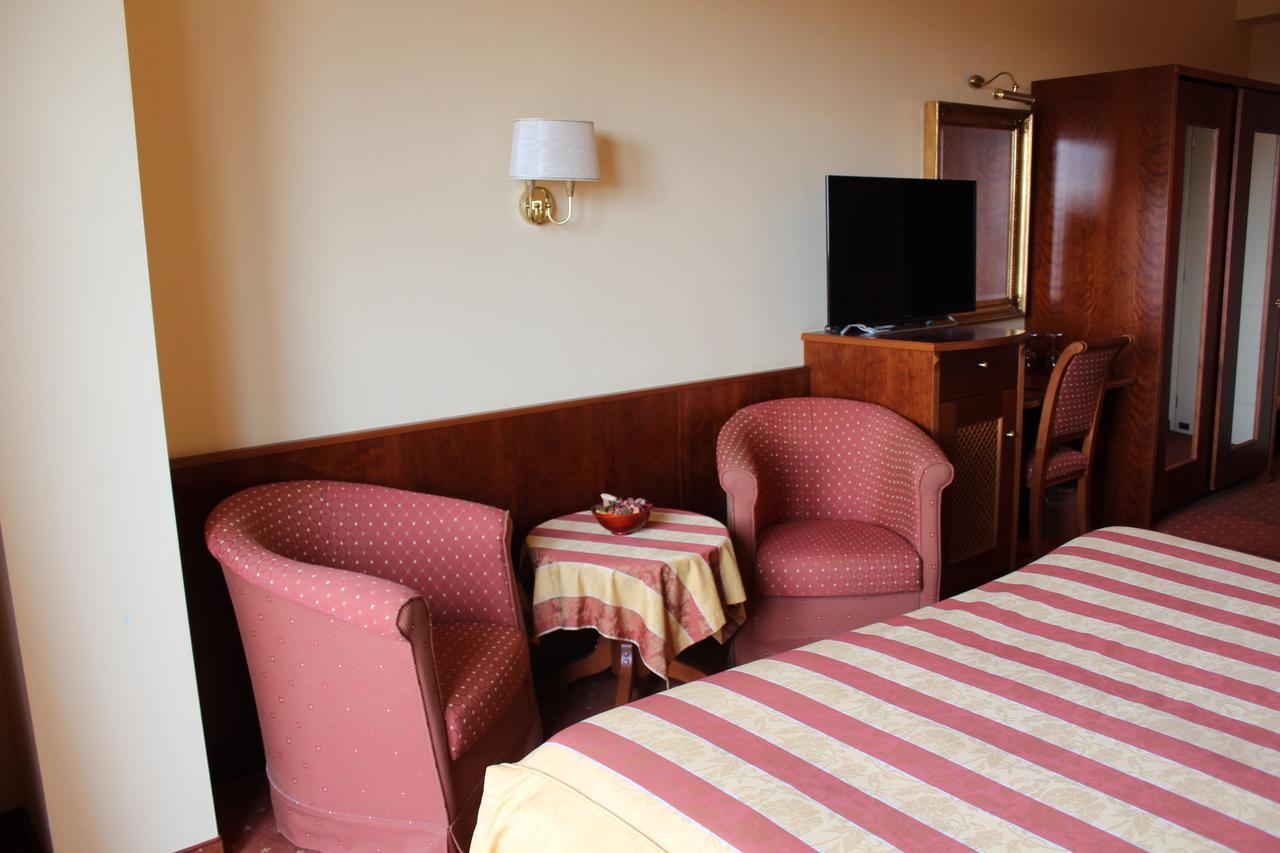 Hotel La Dolce Vita Кавайон-Веронезе Экстерьер фото