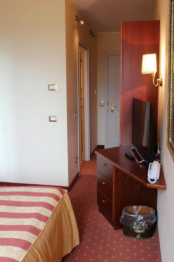 Hotel La Dolce Vita Кавайон-Веронезе Экстерьер фото