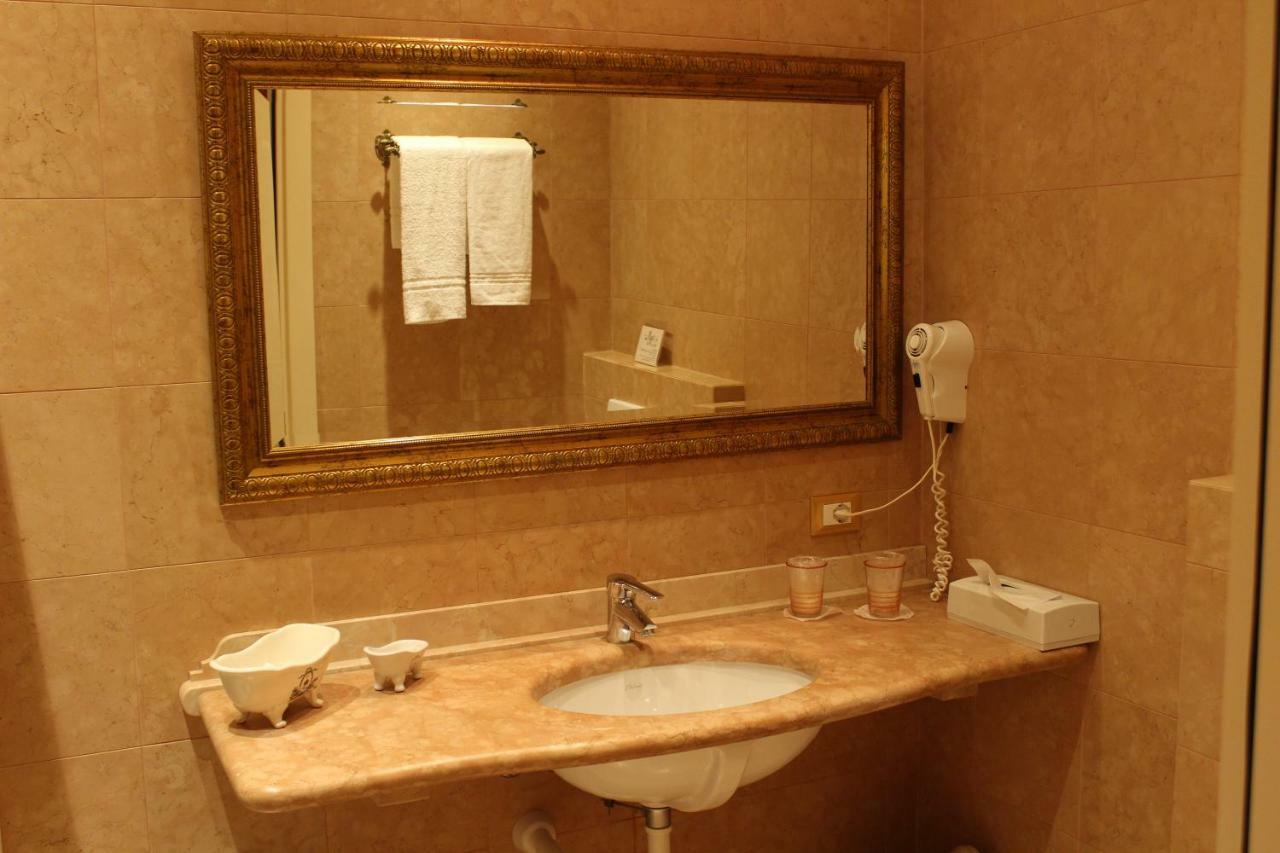 Hotel La Dolce Vita Кавайон-Веронезе Экстерьер фото